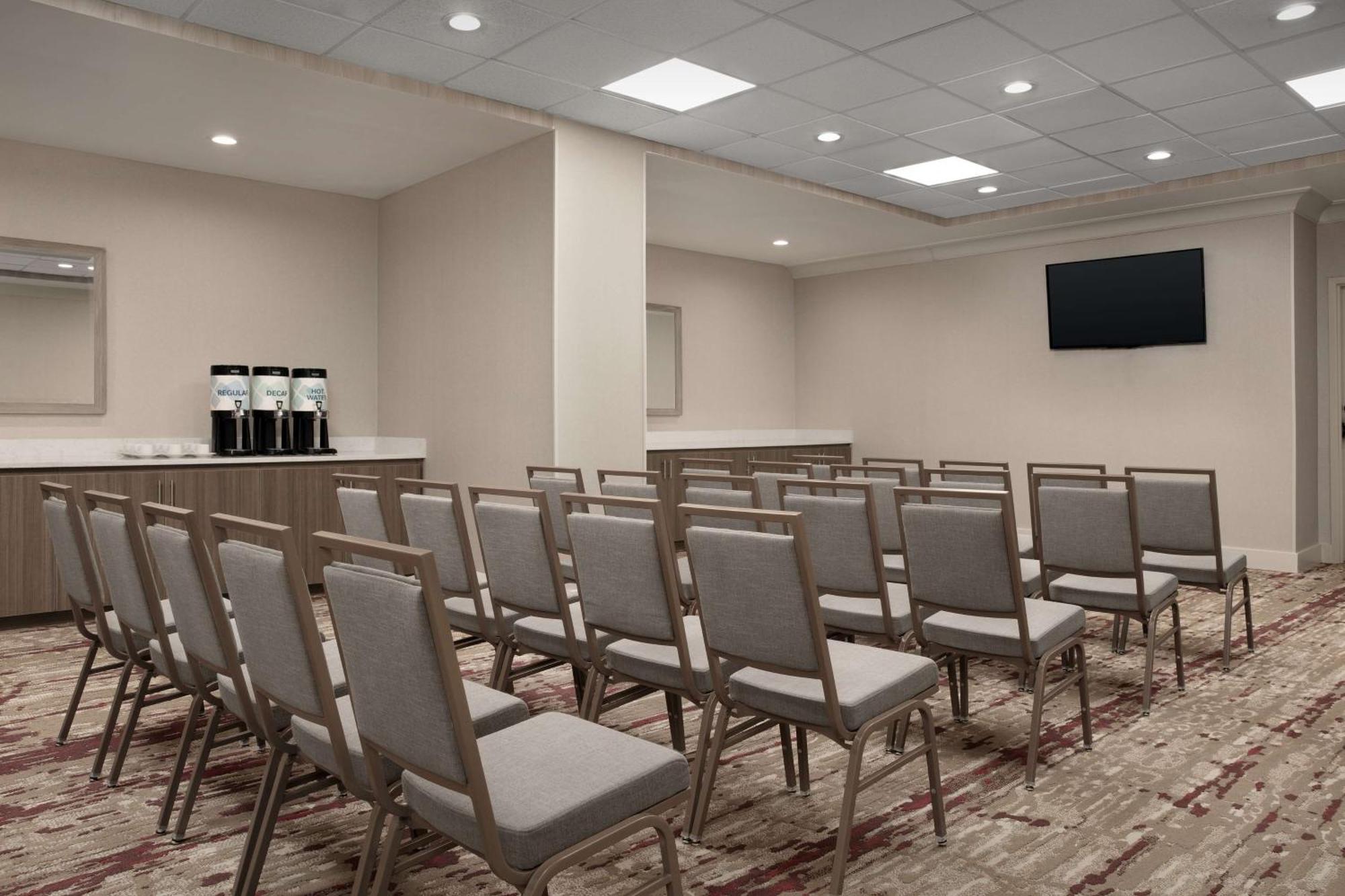 Hilton Garden Inn Philadelphia-Fort Washington Extérieur photo