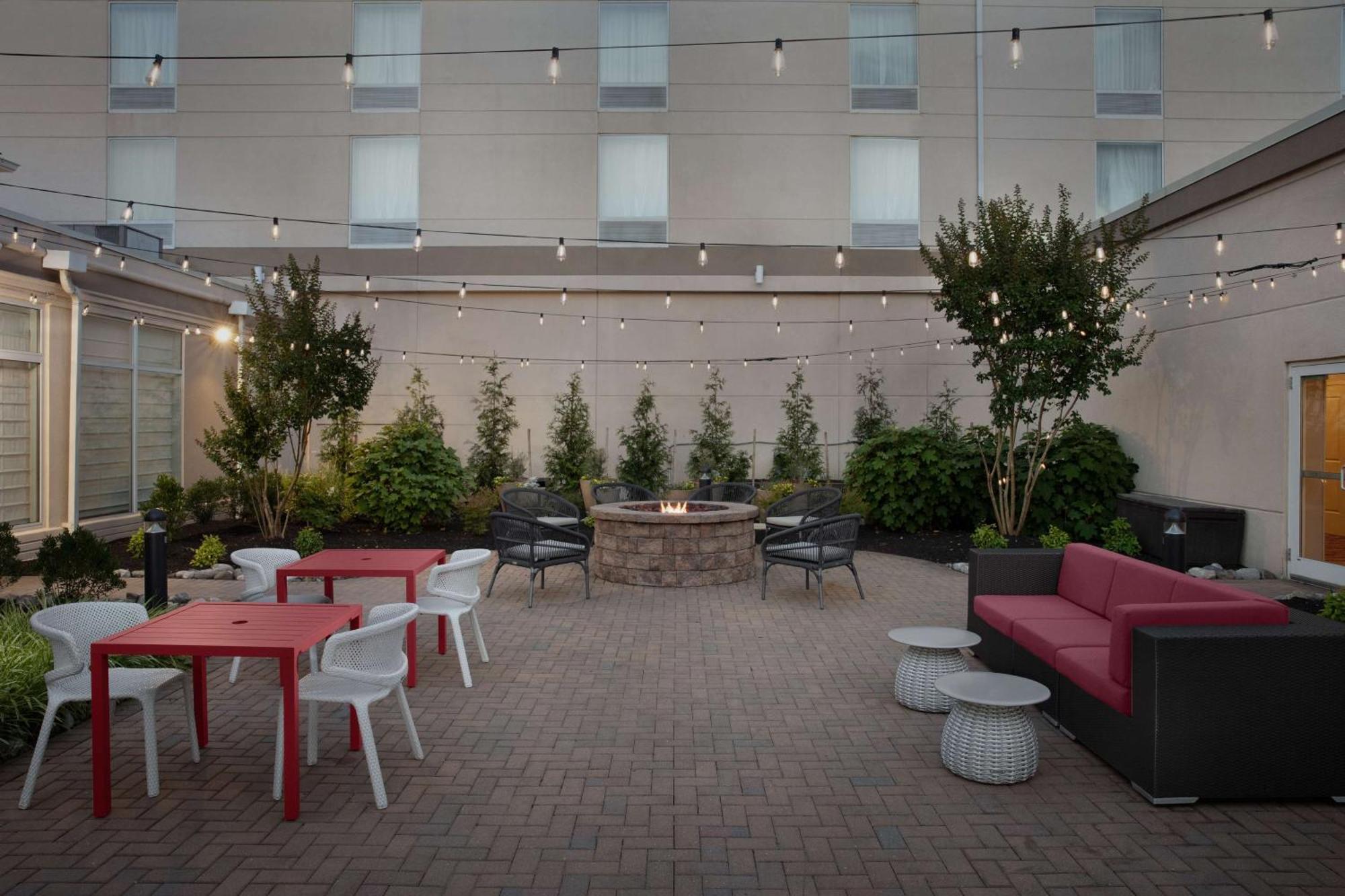 Hilton Garden Inn Philadelphia-Fort Washington Extérieur photo